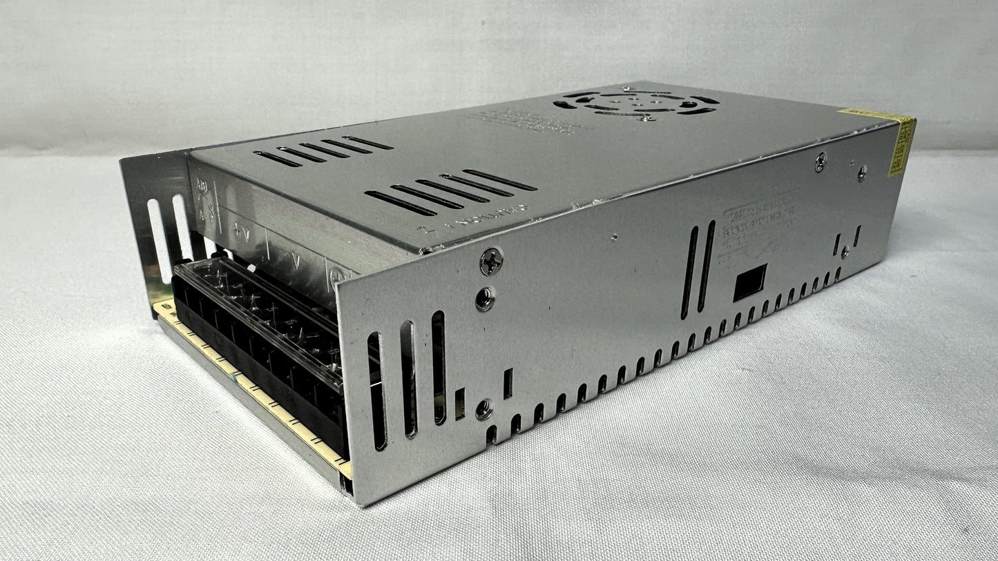 Fuente de Voltaje metalica tipo Switching 12 Voltios 30 Amperios