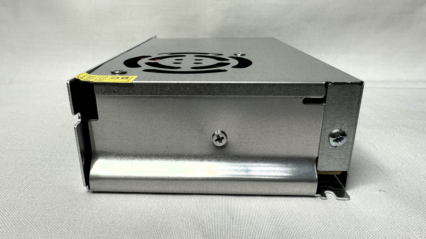 Fuente de Voltaje metalica tipo Switching 12 Voltios 20 Amperios