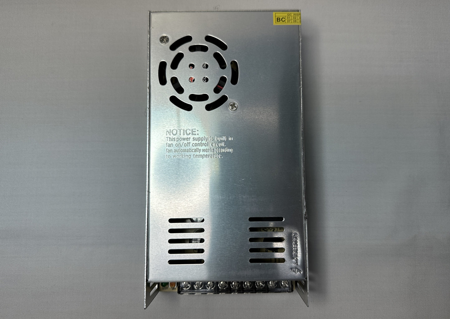 Fuente de Voltaje metalica tipo Switching 12 Voltios 30 Amperios