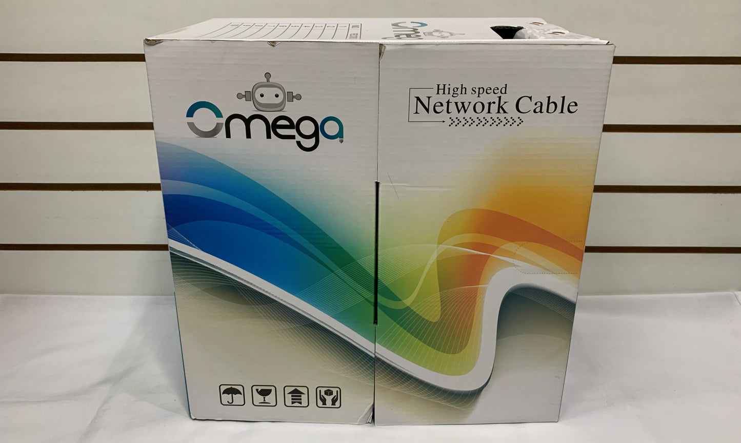 Bobina de cable UTP 305 metros categoria 5e color blanco marca Omega