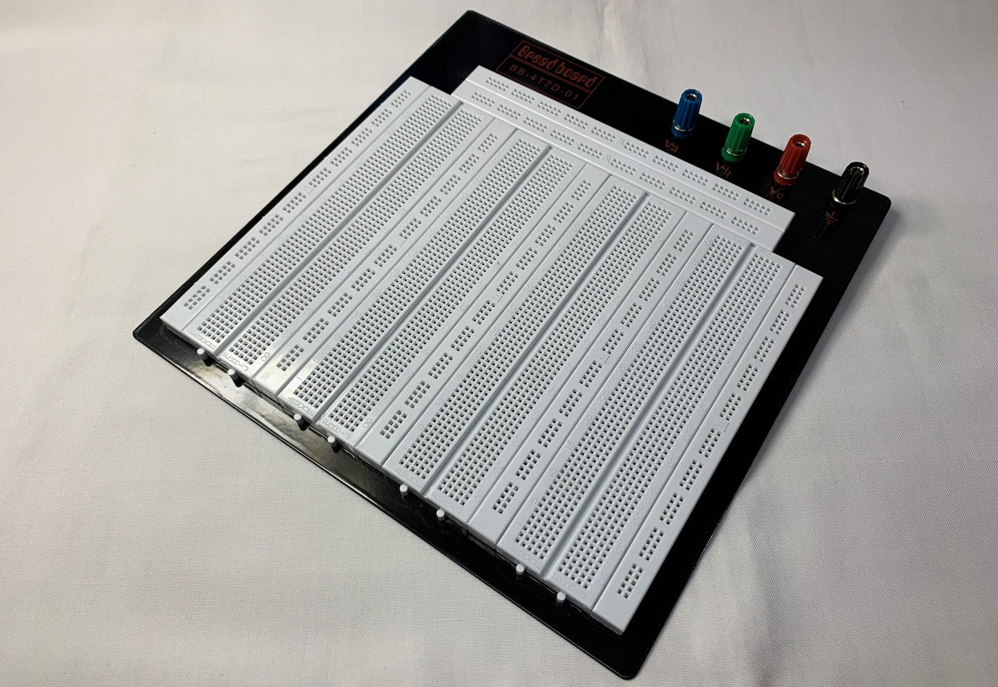Project Board Protoboard de 2560 puntos para proyectos de electronica