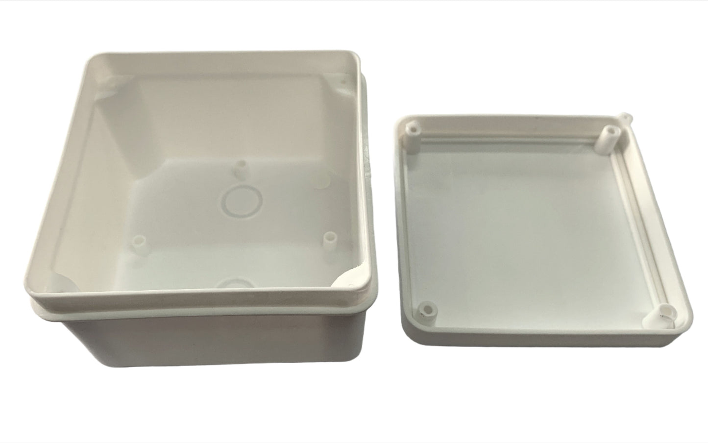 Caja Plastica de Paso color Blanca con tapa 11 x 11 x 7 cm