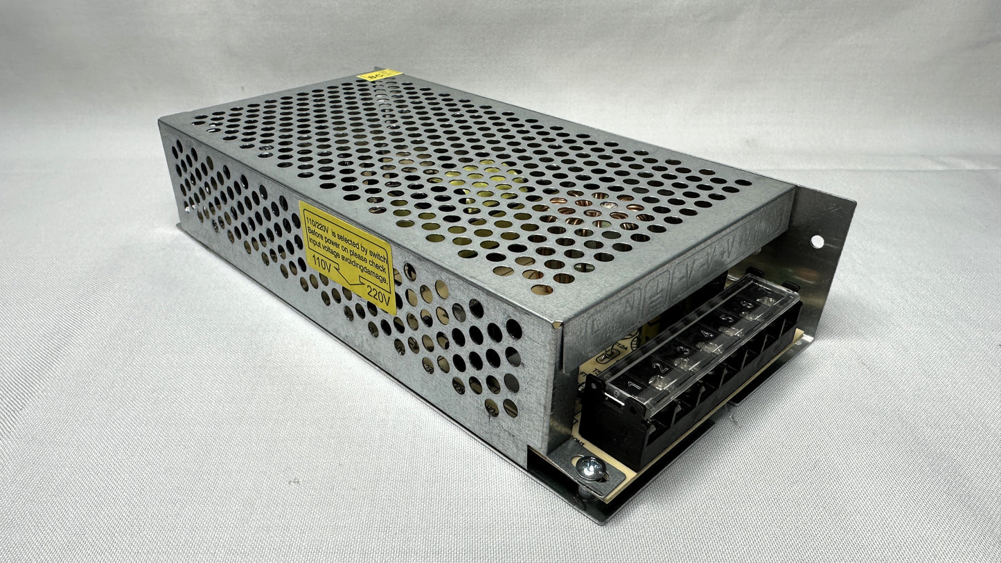 Fuente de Voltaje metalica tipo Switching 12 Voltios 15 Amperios