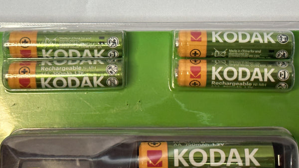 Combo Cargador de pilas + 4 pilas recargables AA + 4 pilas recargables AAA marca Kodak