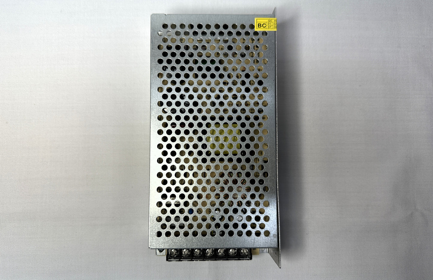 Fuente de Voltaje metalica tipo Switching 12 Voltios 15 Amperios