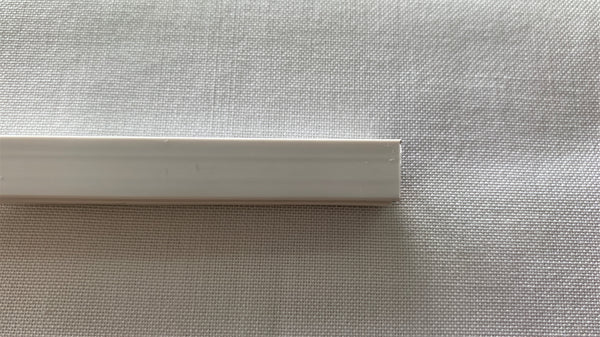Canaleta plastica color blanco con adhesivo 10 x 10 x 2000 mm