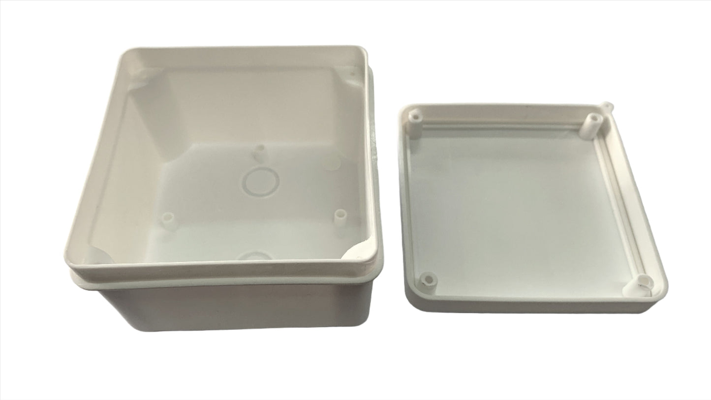 Caja Plastica de Paso color Blanca con tapa 11 x 11 x 7 cm