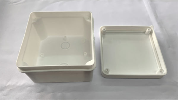 Caja Plastica de Paso color Blanca con tapa 11 x 11 x 7 cm