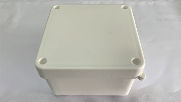 Caja Plastica de Paso color Blanca con tapa 11 x 11 x 7 cm