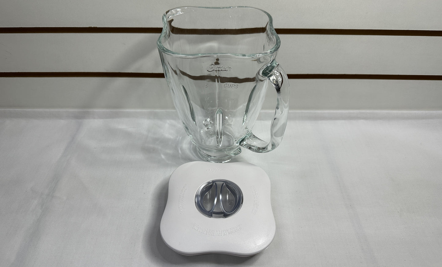Vaso tipo Trebol de Vidrio 100% original Oster con tapa