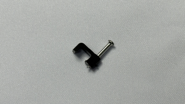 100 Grapas Planas de 5 mm color Negro con clavo para fibra