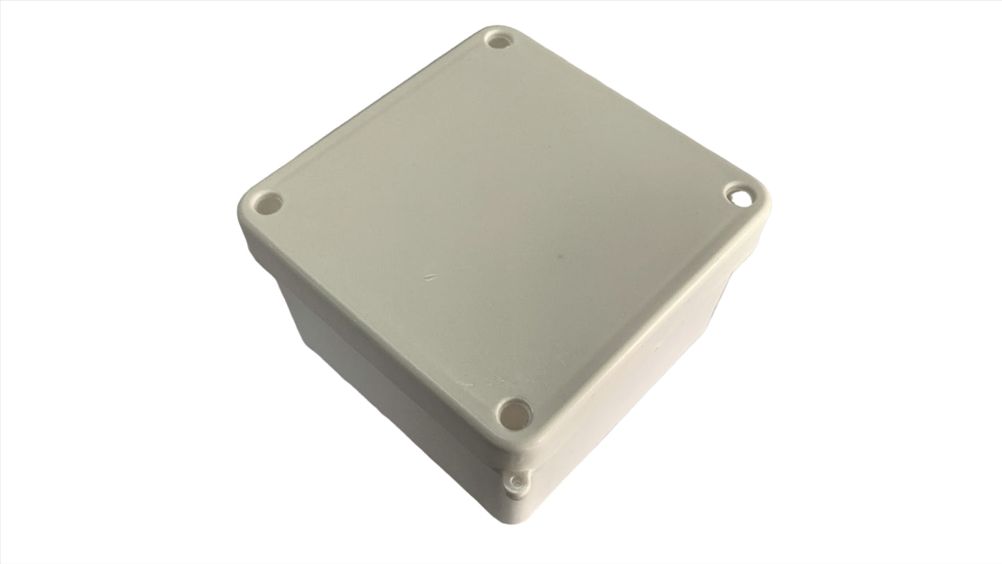 Caja Plastica de Paso color Blanca con tapa 11 x 11 x 7 cm