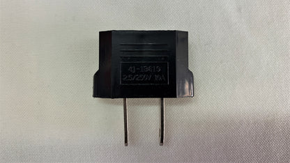 Adaptador Convertidor Enchufe de Redondo a Plano Europeo a Americano