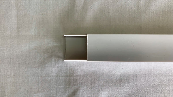 Canaleta plastica color blanco con adhesivo 39 x 19 x 2000 mm