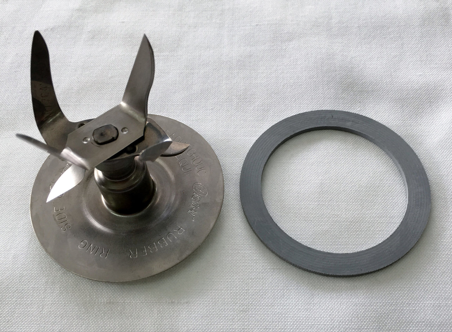 Cuchilla de 6 aspas y empaque marca Oster para vaso de licuadora 4980