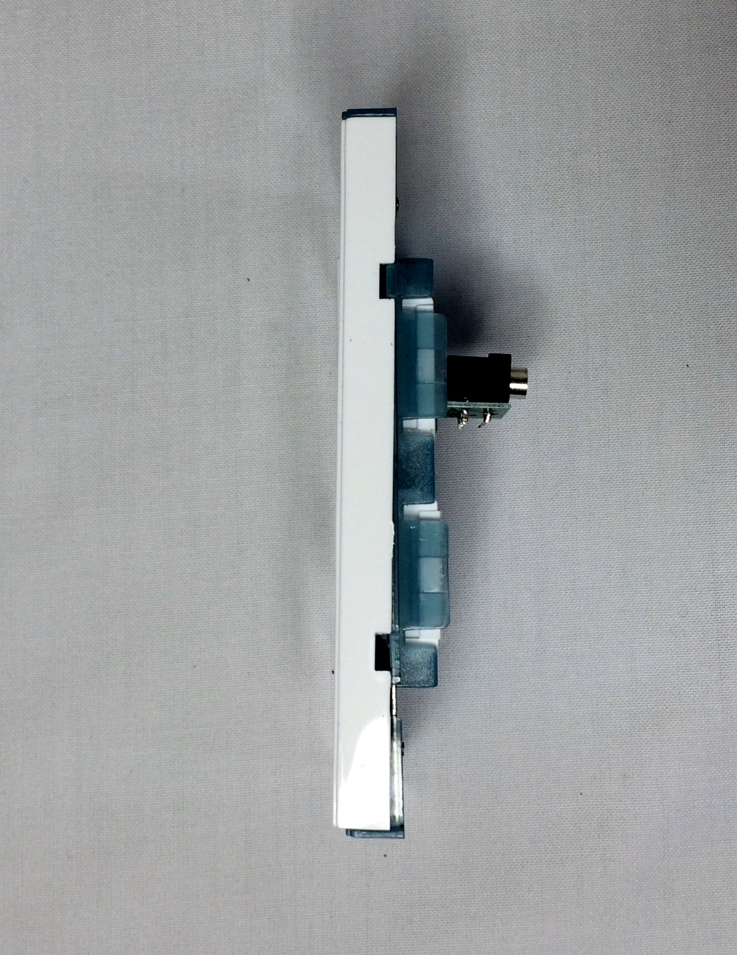 Faceplate de 1 conector VGA mas 1 conector de audio 3.5 mm